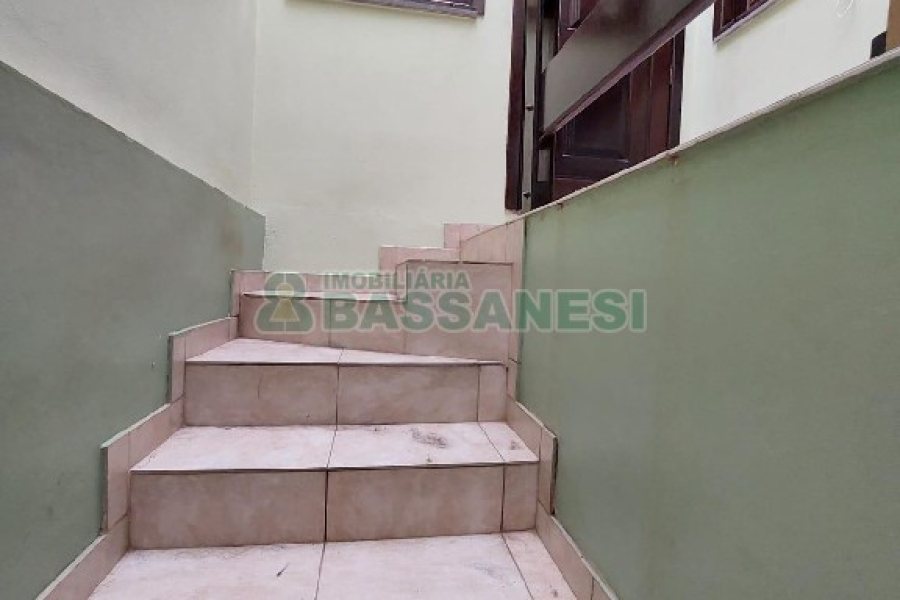 Casa com 150m², 3 dormitórios, 3 vagas, no bairro Kayser em Caxias do Sul para Comprar