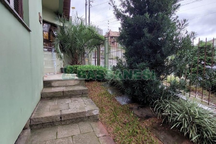 Casa com 150m², 3 dormitórios, 3 vagas, no bairro Kayser em Caxias do Sul para Comprar