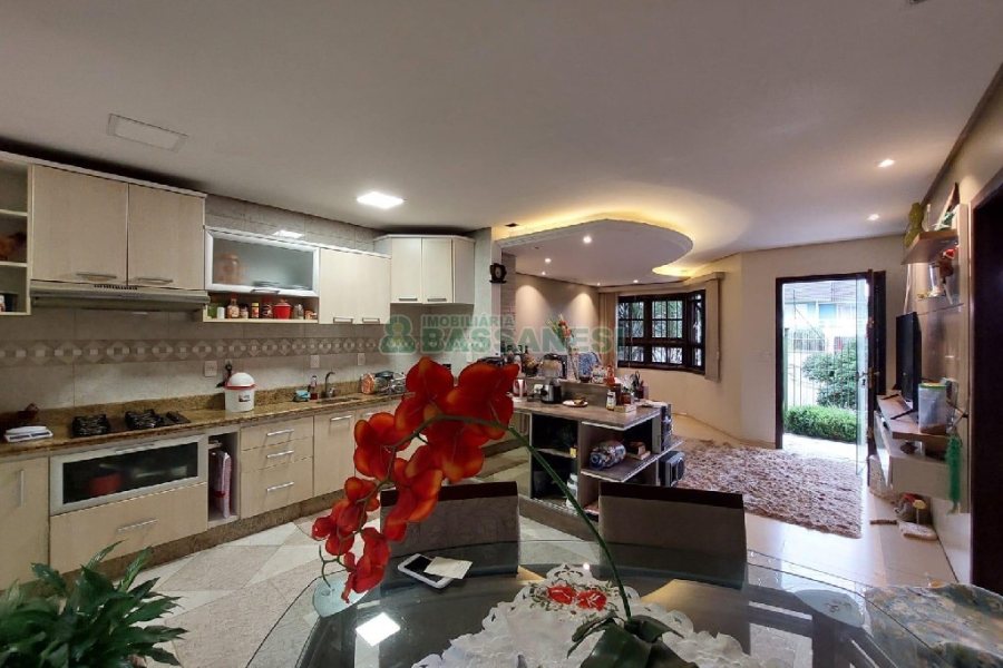 Casa com 150m², 3 dormitórios, 3 vagas, no bairro Kayser em Caxias do Sul para Comprar