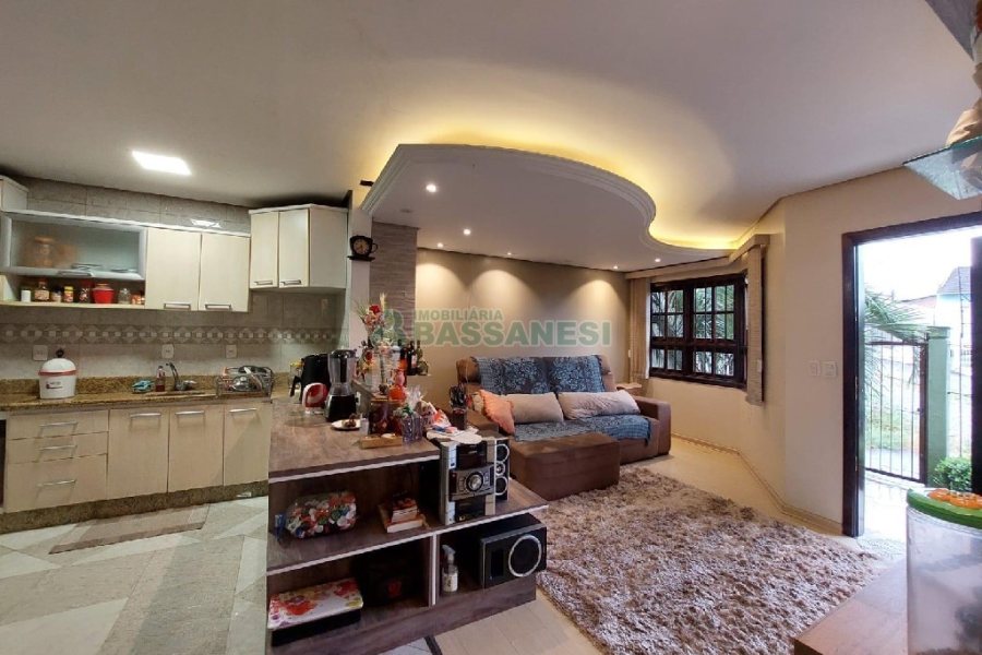 Casa com 150m², 3 dormitórios, 3 vagas, no bairro Kayser em Caxias do Sul para Comprar