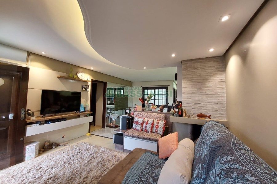 Casa com 150m², 3 dormitórios, 3 vagas, no bairro Kayser em Caxias do Sul para Comprar