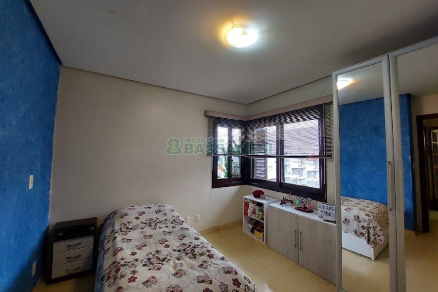 Casa com 150m², 3 dormitórios, 3 vagas, no bairro Kayser em Caxias do Sul para Comprar