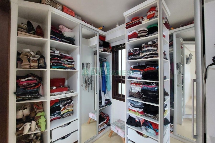 Casa com 150m², 3 dormitórios, 3 vagas, no bairro Kayser em Caxias do Sul para Comprar