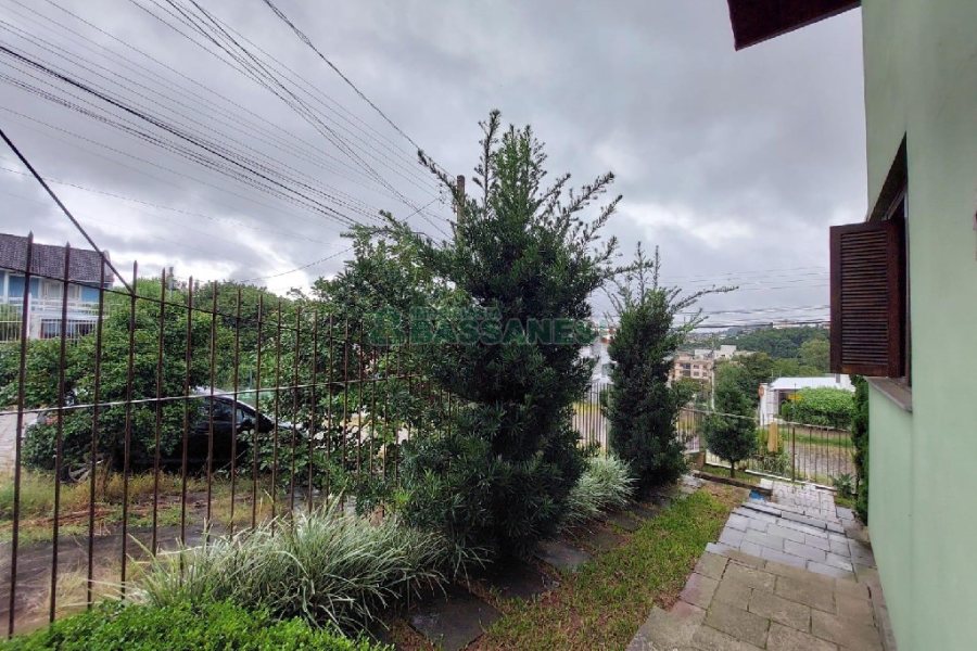 Casa com 150m², 3 dormitórios, 3 vagas, no bairro Kayser em Caxias do Sul para Comprar