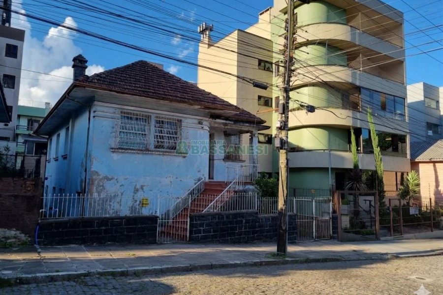 Casa com 240m², 3 dormitórios, no bairro Exposição em Caxias do Sul para Comprar
