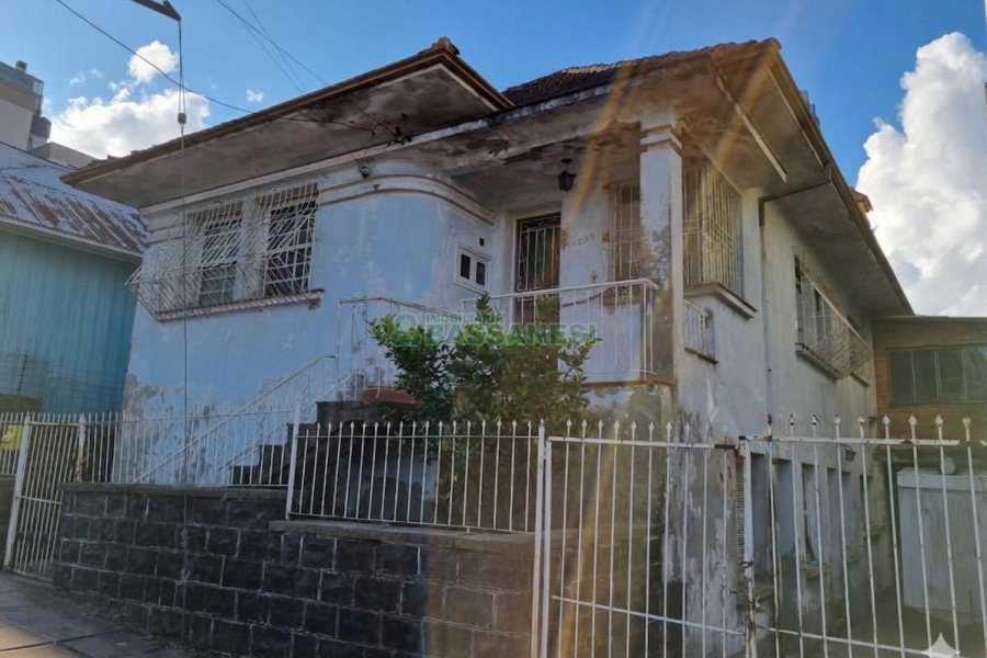 Casa com 240m², 3 dormitórios, no bairro Exposição em Caxias do Sul para Comprar