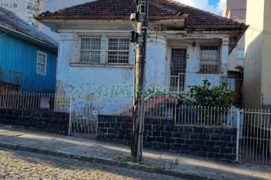 Casa com 240m², 3 dormitórios, no bairro Exposição em Caxias do Sul para Comprar