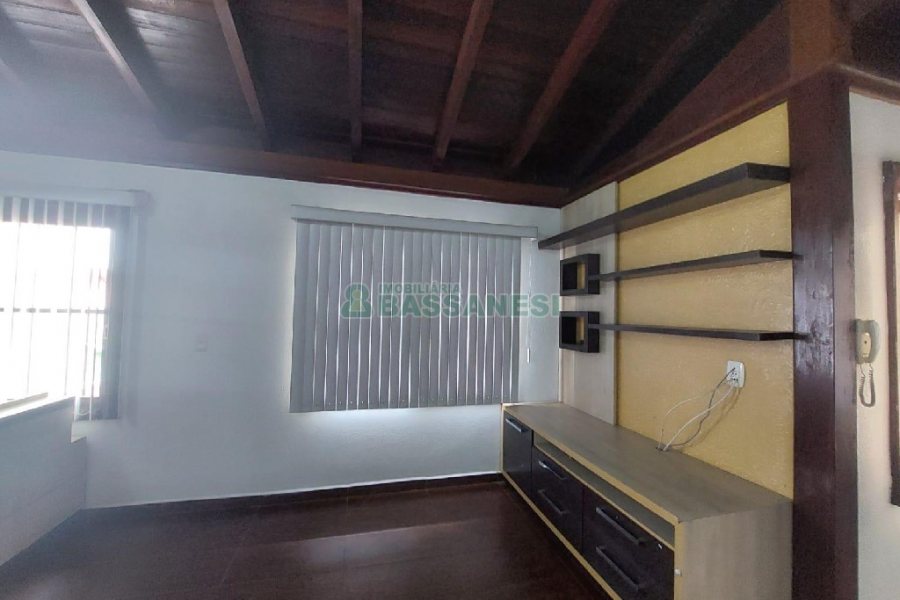 Casa com 232m², 3 dormitórios, 1 vaga, no bairro Cruzeiro em Caxias do Sul para Alugar