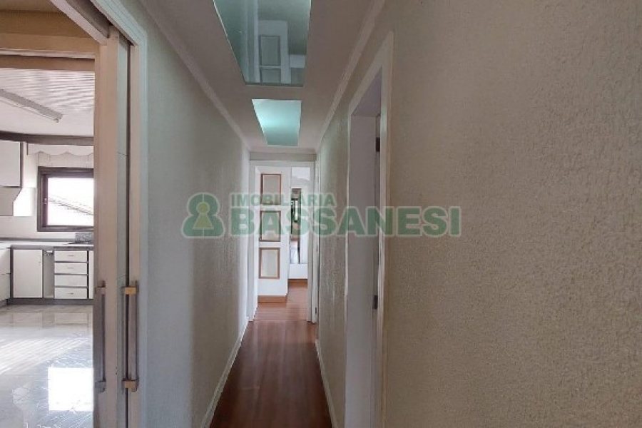 Casa com 232m², 3 dormitórios, 1 vaga, no bairro Cruzeiro em Caxias do Sul para Alugar