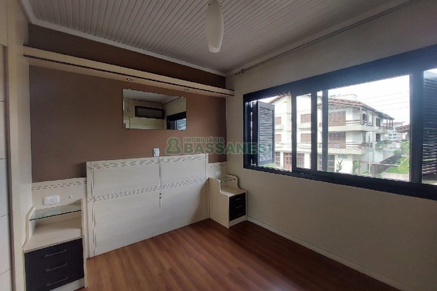 Casa com 232m², 3 dormitórios, 1 vaga, no bairro Cruzeiro em Caxias do Sul para Alugar