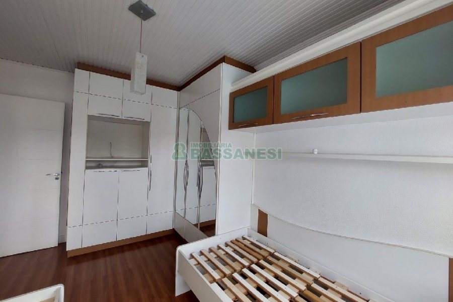 Casa com 232m², 3 dormitórios, 1 vaga, no bairro Cruzeiro em Caxias do Sul para Alugar