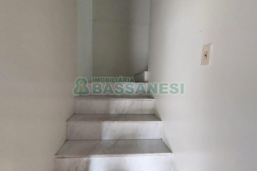 Casa com 232m², 3 dormitórios, 1 vaga, no bairro Cruzeiro em Caxias do Sul para Alugar