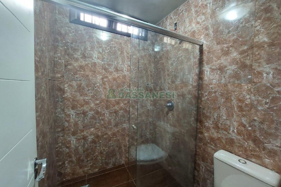 Casa com 232m², 3 dormitórios, 1 vaga, no bairro Cruzeiro em Caxias do Sul para Alugar