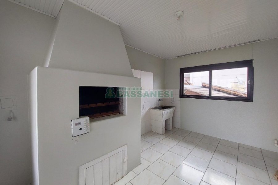 Casa com 232m², 3 dormitórios, 1 vaga, no bairro Cruzeiro em Caxias do Sul para Alugar