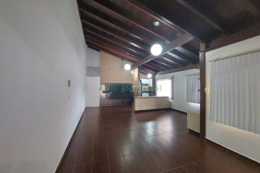 Casa com 232m², 3 dormitórios, 1 vaga, no bairro Cruzeiro em Caxias do Sul para Alugar