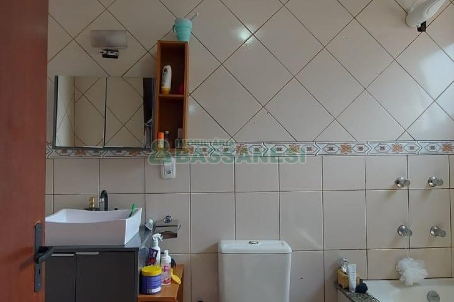 Apartamento com 86m², 3 dormitórios, 2 vagas, no bairro Panazzolo em Caxias do Sul para Comprar