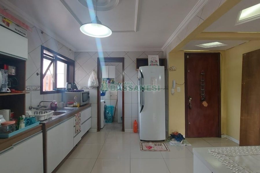 Apartamento com 86m², 3 dormitórios, 2 vagas, no bairro Panazzolo em Caxias do Sul para Comprar