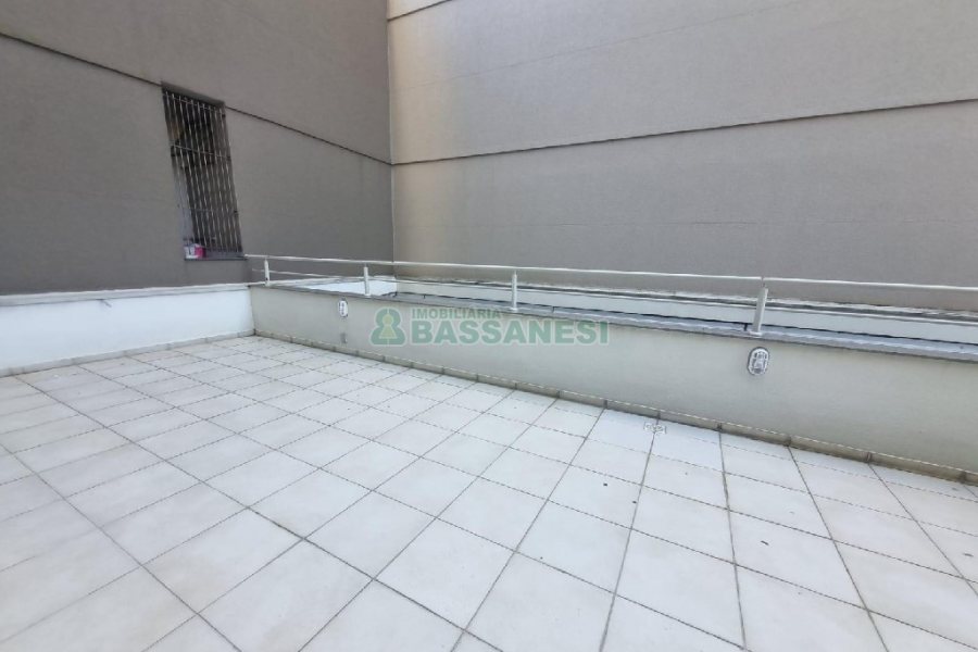 Sala Mobiliada com 87m², 2 vagas, no bairro Centro em Caxias do Sul para Alugar