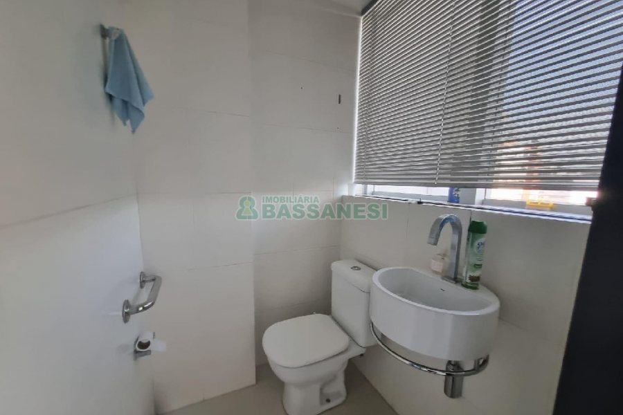 Sala Mobiliada com 87m², 2 vagas, no bairro Centro em Caxias do Sul para Alugar