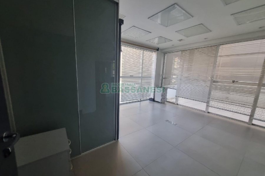 Sala Mobiliada com 87m², 2 vagas, no bairro Centro em Caxias do Sul para Alugar