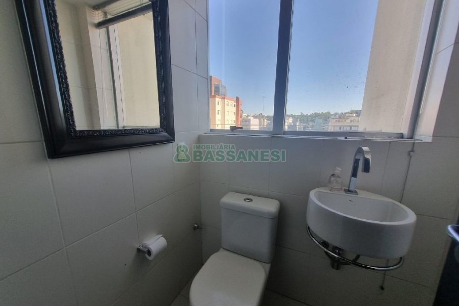 Sala Mobiliada com 87m², 2 vagas, no bairro Centro em Caxias do Sul para Alugar