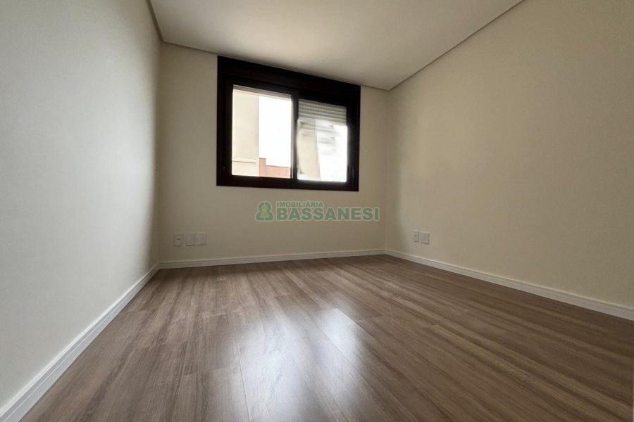 Apartamento com 106m², 3 dormitórios, 2 vagas, no bairro São Pelegrino em Caxias do Sul para Alugar