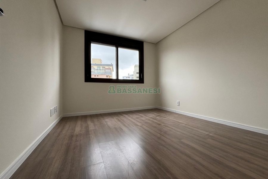 Apartamento com 106m², 3 dormitórios, 2 vagas, no bairro São Pelegrino em Caxias do Sul para Alugar