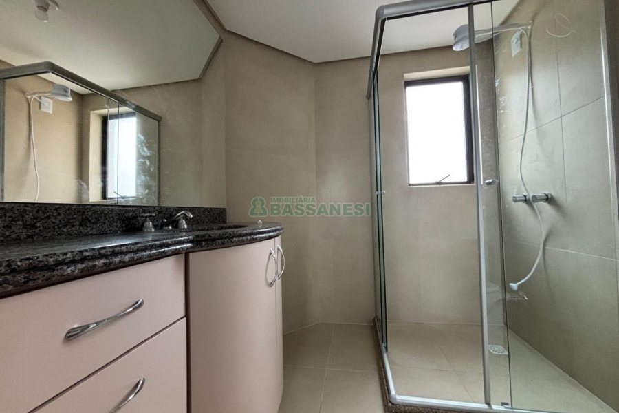 Apartamento com 106m², 3 dormitórios, 2 vagas, no bairro São Pelegrino em Caxias do Sul para Alugar