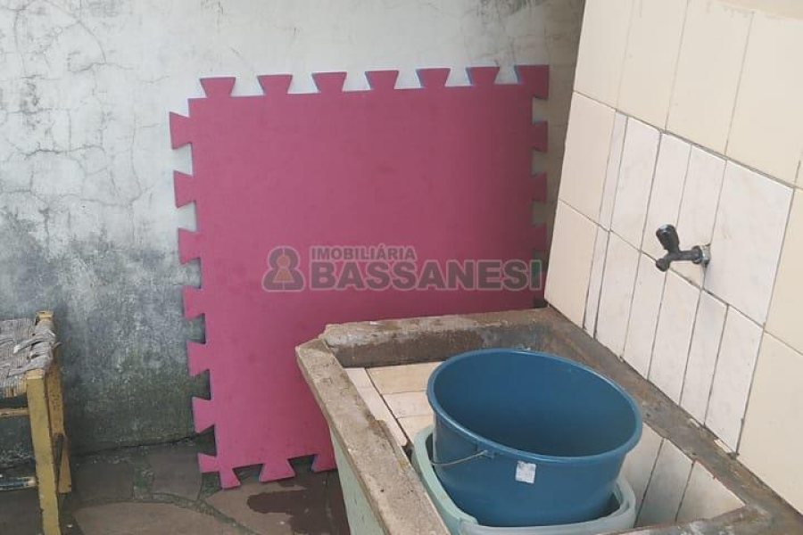 Casa com 100m², 3 dormitórios, 1 vaga, no bairro Jardim América em Caxias do Sul para Comprar