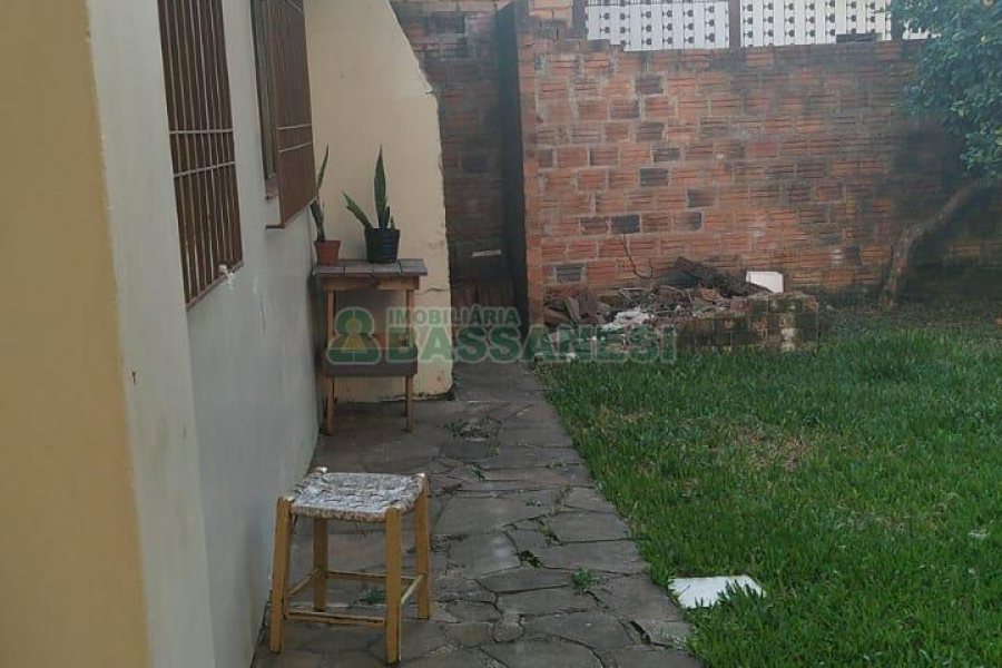 Casa com 100m², 3 dormitórios, 1 vaga, no bairro Jardim América em Caxias do Sul para Comprar