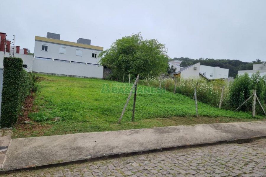 Terreno com 360m², no bairro Ana Rech em Caxias do Sul para Comprar