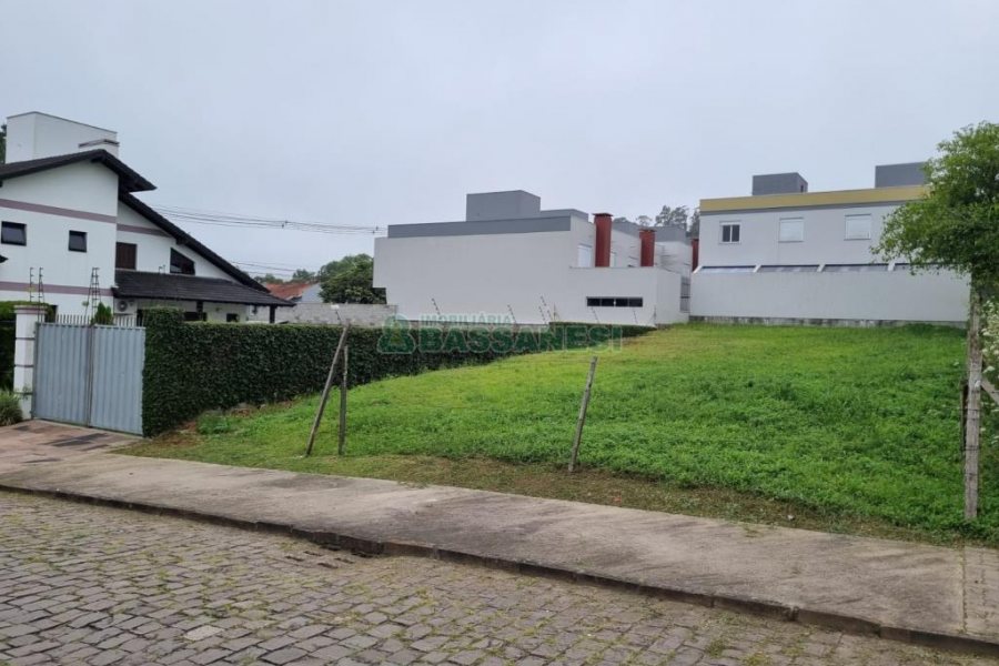 Terreno com 360m², no bairro Ana Rech em Caxias do Sul para Comprar