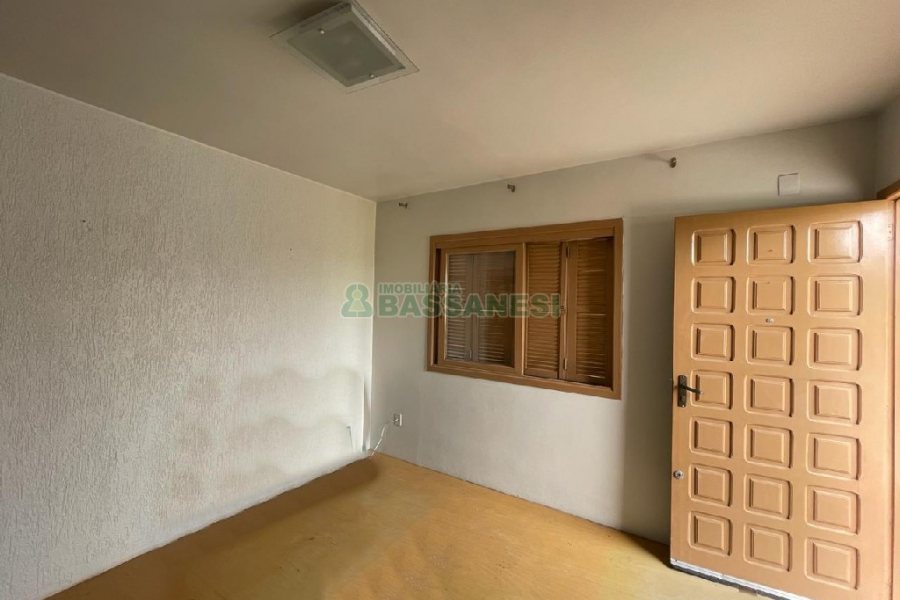 Casa com 72m², 3 dormitórios, 1 vaga, no bairro Esplanada em Caxias do Sul para Alugar