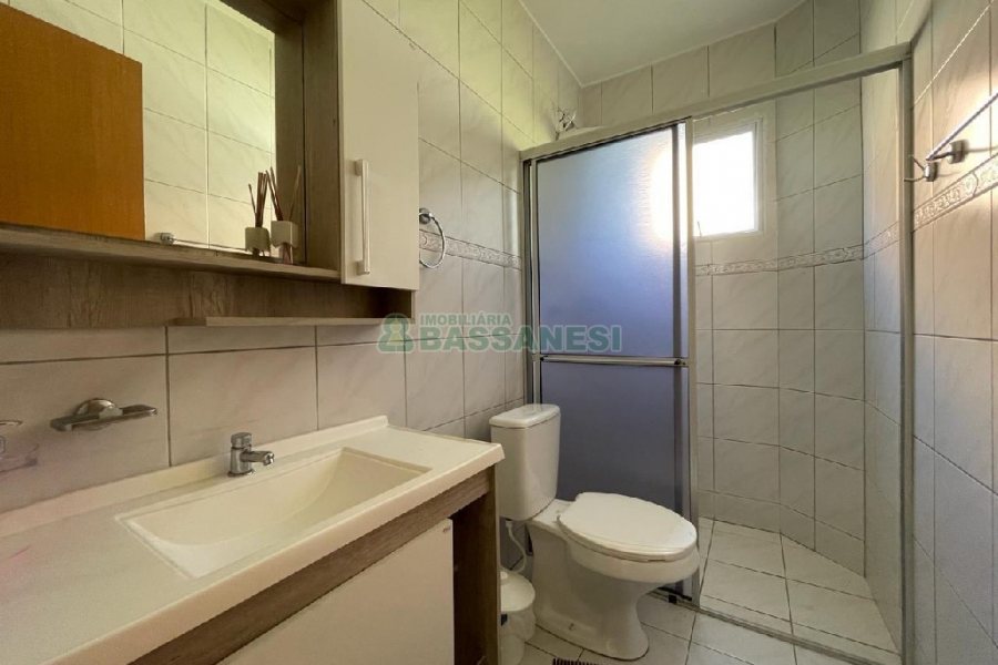 Casa com 72m², 3 dormitórios, 1 vaga, no bairro Esplanada em Caxias do Sul para Alugar