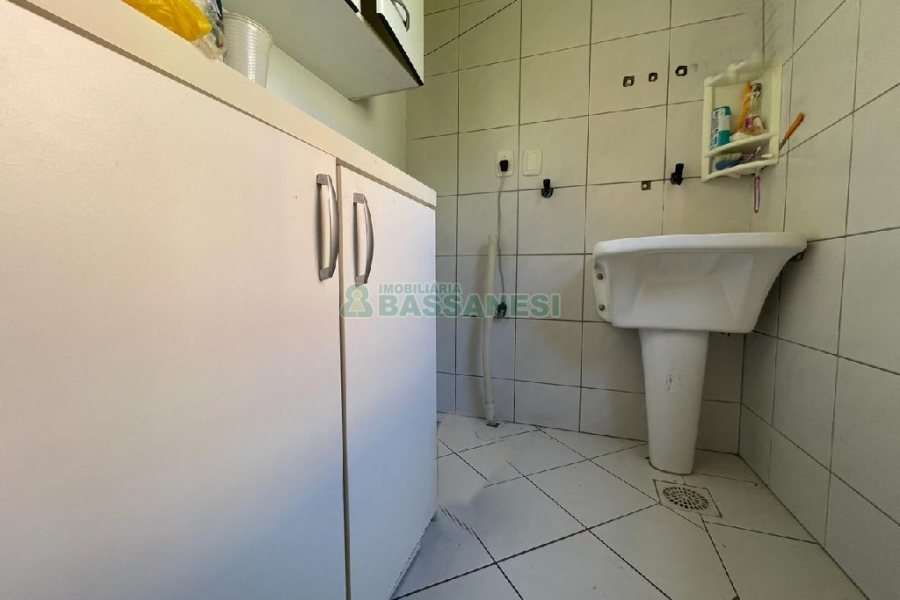 Casa com 72m², 3 dormitórios, 1 vaga, no bairro Esplanada em Caxias do Sul para Alugar