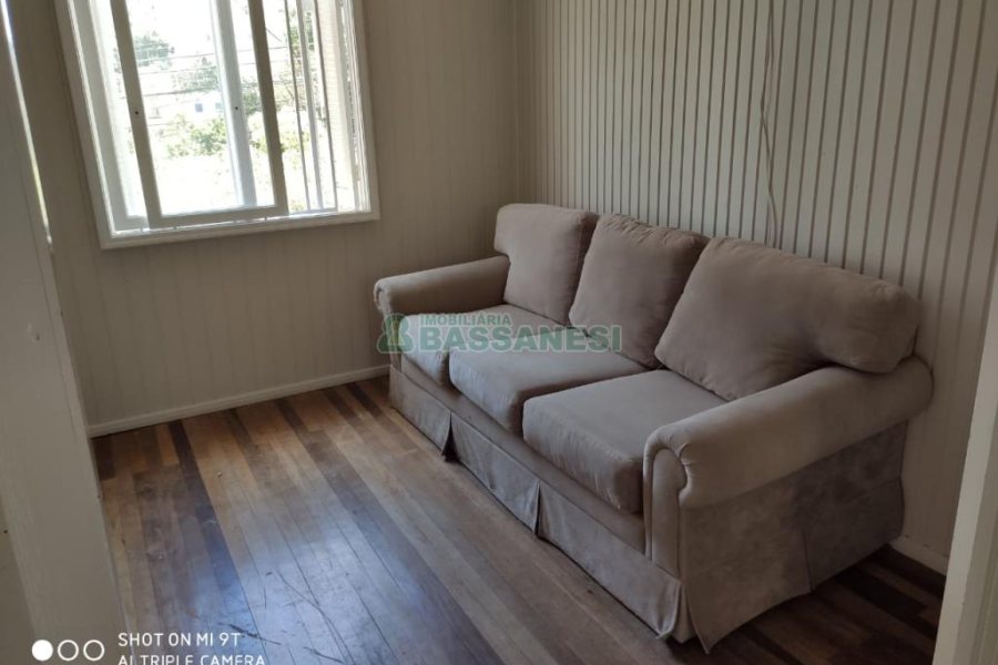 Casa com 110m², 3 dormitórios, 1 vaga, no bairro Medianeira em Caxias do Sul para Comprar