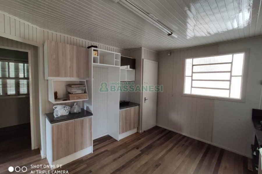 Casa com 110m², 3 dormitórios, 1 vaga, no bairro Medianeira em Caxias do Sul para Comprar