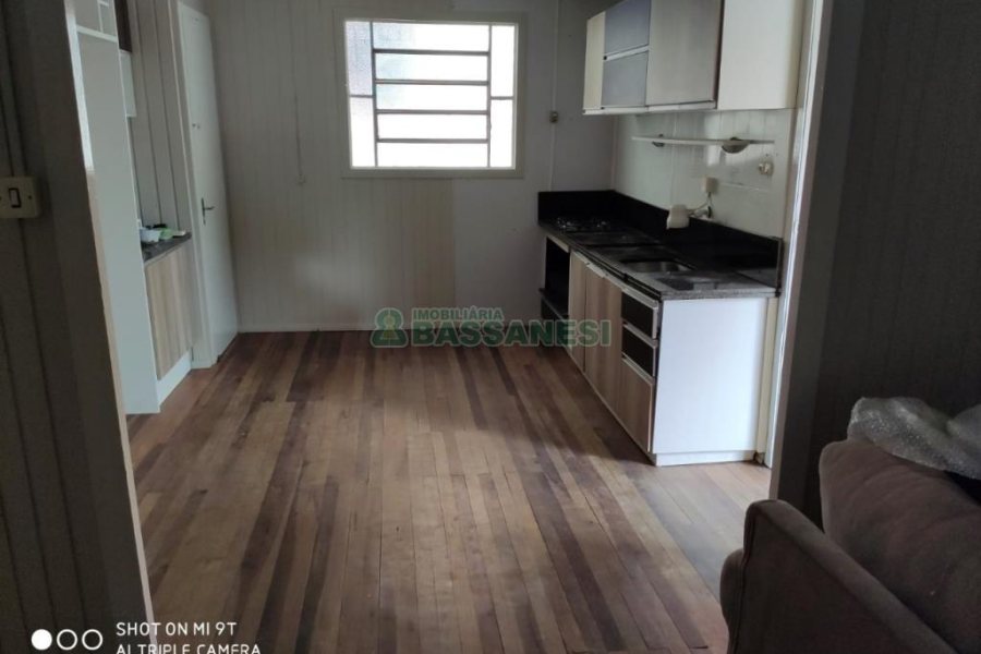 Casa com 110m², 3 dormitórios, 1 vaga, no bairro Medianeira em Caxias do Sul para Comprar