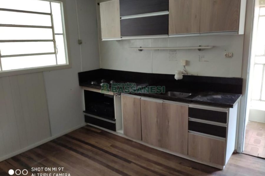Casa com 110m², 3 dormitórios, 1 vaga, no bairro Medianeira em Caxias do Sul para Comprar