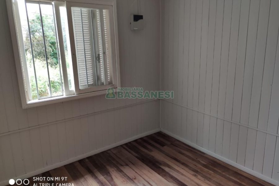 Casa com 110m², 3 dormitórios, 1 vaga, no bairro Medianeira em Caxias do Sul para Comprar