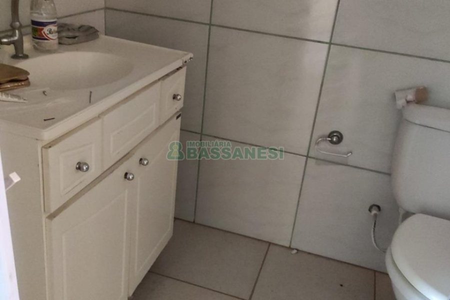 Casa com 110m², 3 dormitórios, 1 vaga, no bairro Medianeira em Caxias do Sul para Comprar