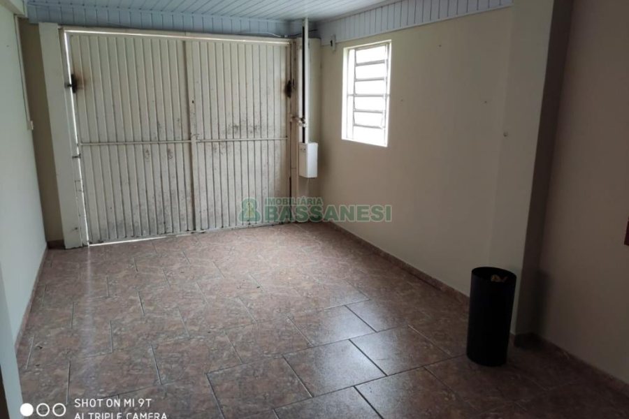 Casa com 110m², 3 dormitórios, 1 vaga, no bairro Medianeira em Caxias do Sul para Comprar