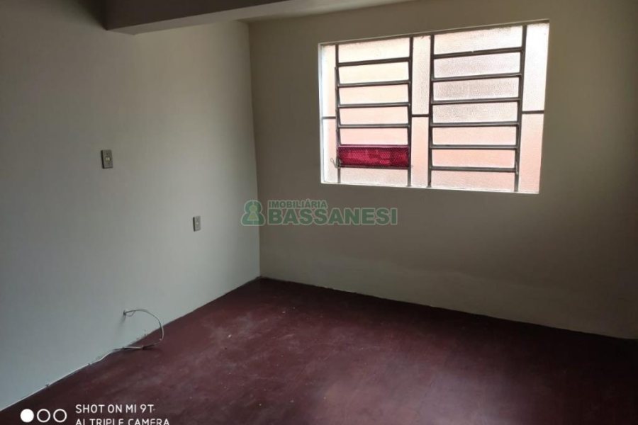 Casa com 110m², 3 dormitórios, 1 vaga, no bairro Medianeira em Caxias do Sul para Comprar