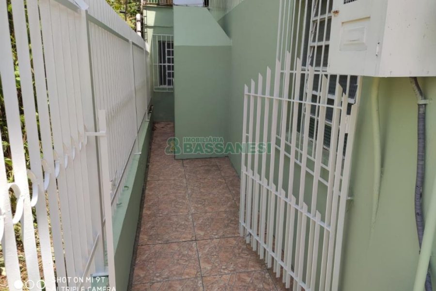 Casa com 110m², 3 dormitórios, 1 vaga, no bairro Medianeira em Caxias do Sul para Comprar