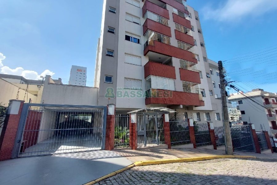 Apto Mobiliado com 82m², 2 dormitórios, 2 vagas, no bairro Panazzolo em Caxias do Sul para Comprar