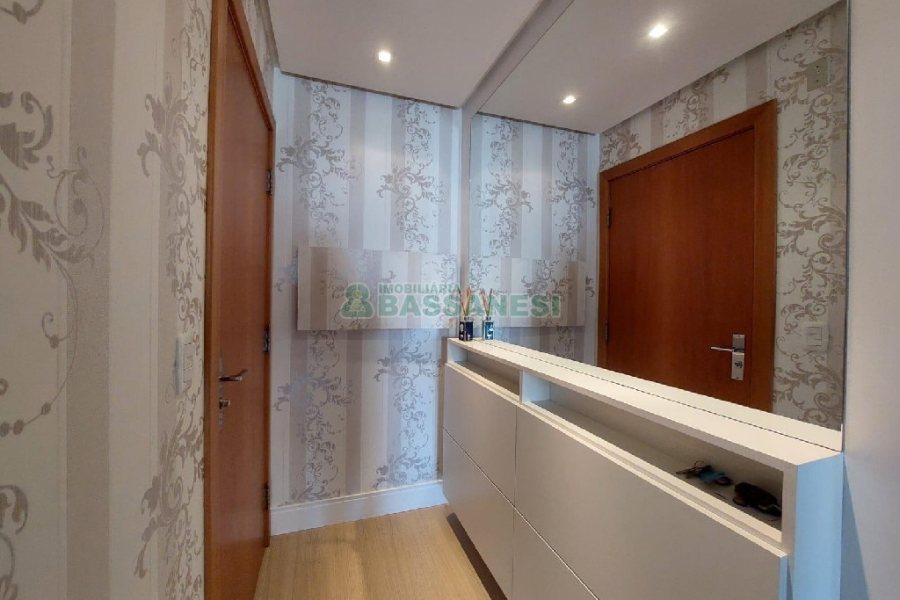 Apto Mobiliado com 82m², 2 dormitórios, 2 vagas, no bairro Panazzolo em Caxias do Sul para Comprar