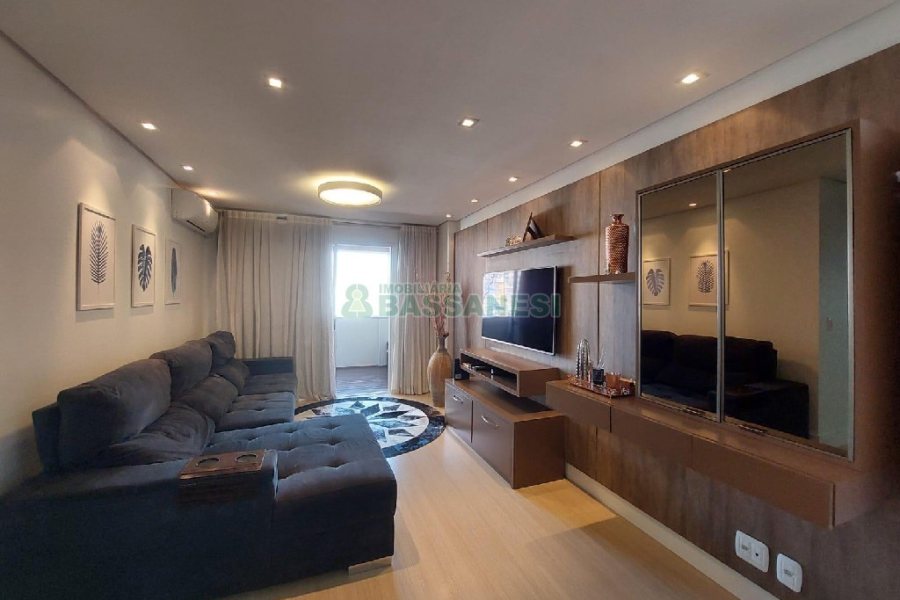 Apto Mobiliado com 82m², 2 dormitórios, 2 vagas, no bairro Panazzolo em Caxias do Sul para Comprar