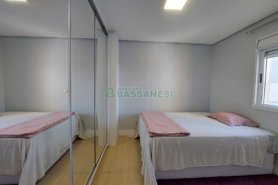 Apto Mobiliado com 82m², 2 dormitórios, 2 vagas, no bairro Panazzolo em Caxias do Sul para Comprar