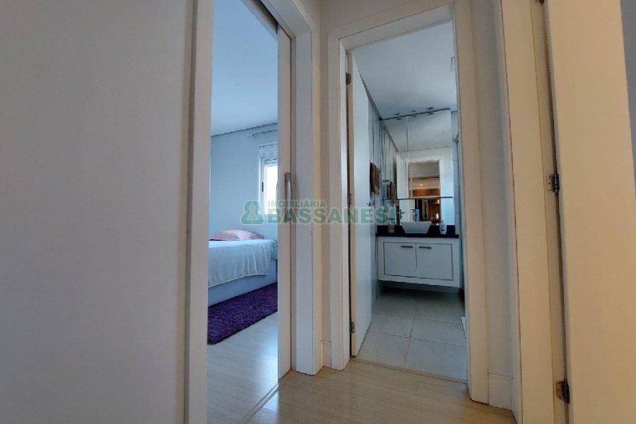 Apto Mobiliado com 82m², 2 dormitórios, 2 vagas, no bairro Panazzolo em Caxias do Sul para Comprar