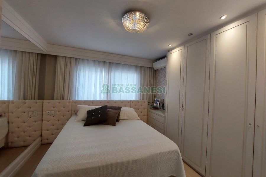 Apto Mobiliado com 82m², 2 dormitórios, 2 vagas, no bairro Panazzolo em Caxias do Sul para Comprar